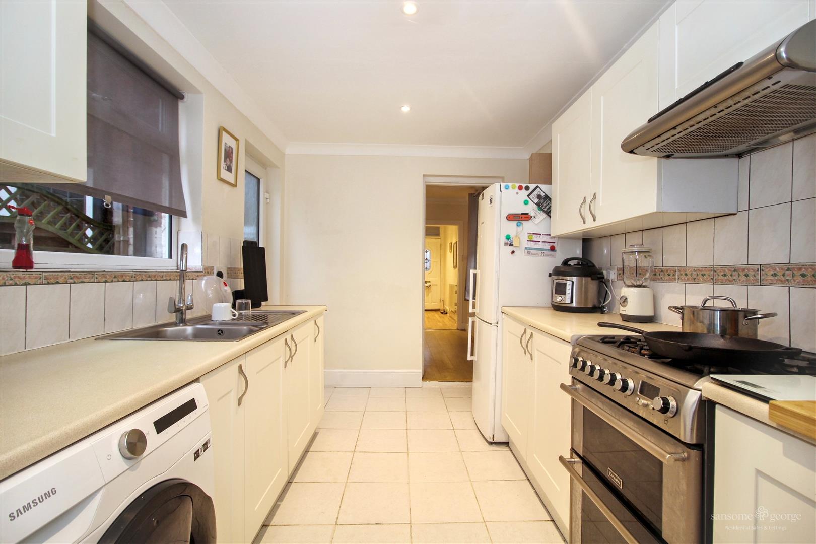 3 bed property in Tidmarsh Street, Reading